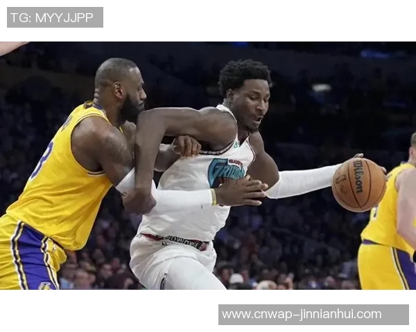 灰熊与爵士激战正酣球迷期待精彩对决与绝妙瞬间